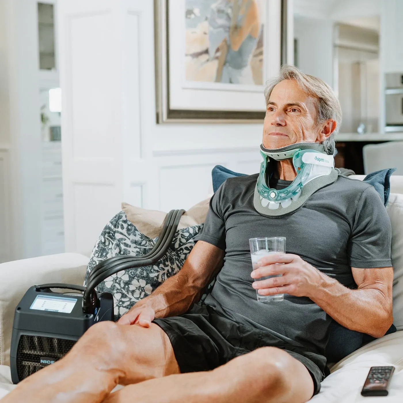 A referred patient at home, relaxed, using the NICE1 with a cervical setup